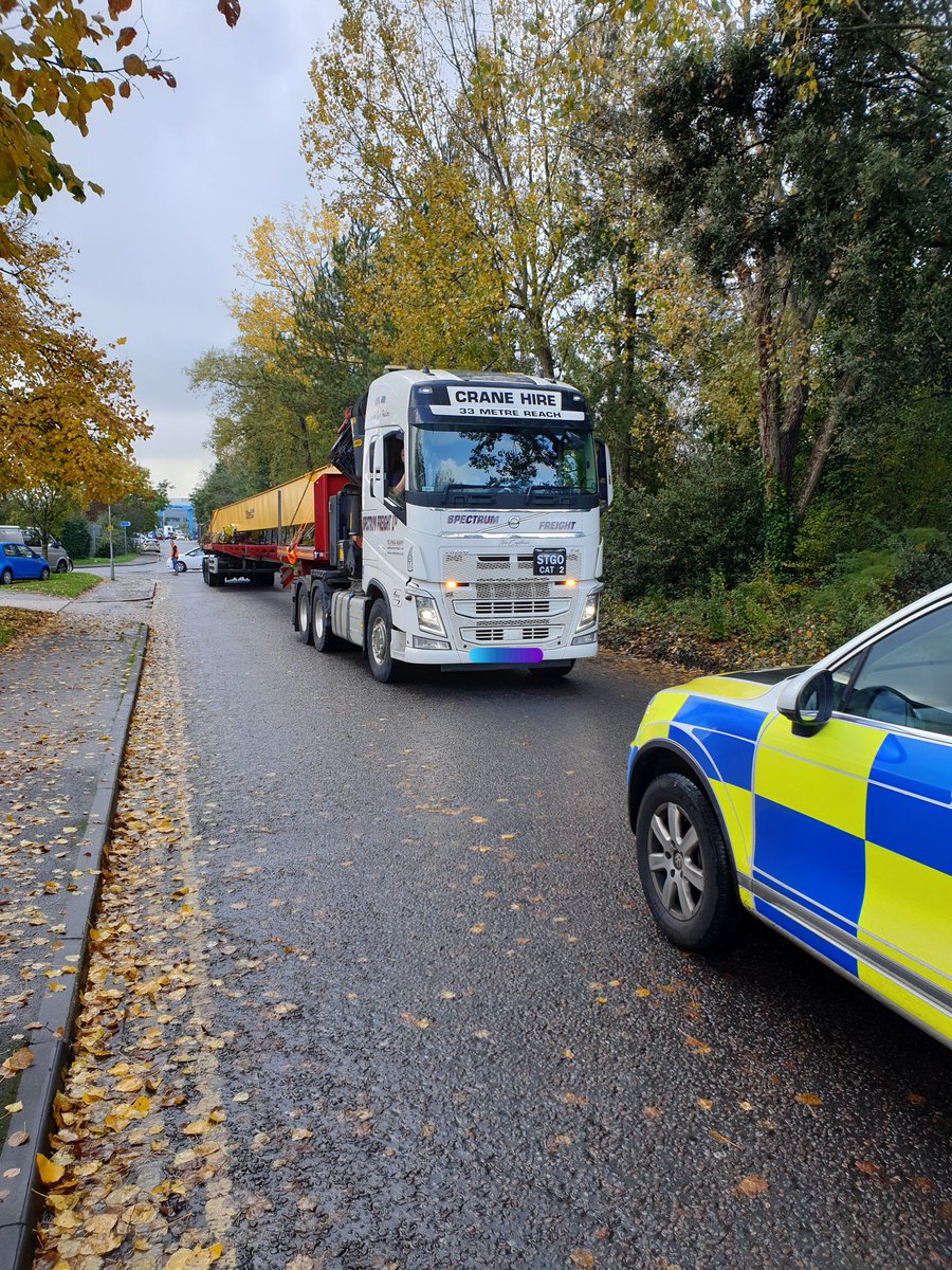 DorsetTraffic's tweet photo. Afternoon!

Thank you to the public or #EastDorset &amp; #poole for your patience as we assisted Spectrum Freight Ltd in moving these gantry cranes to thier new home this morning.

#abnormalload https://t.co/jCchPgoJSu