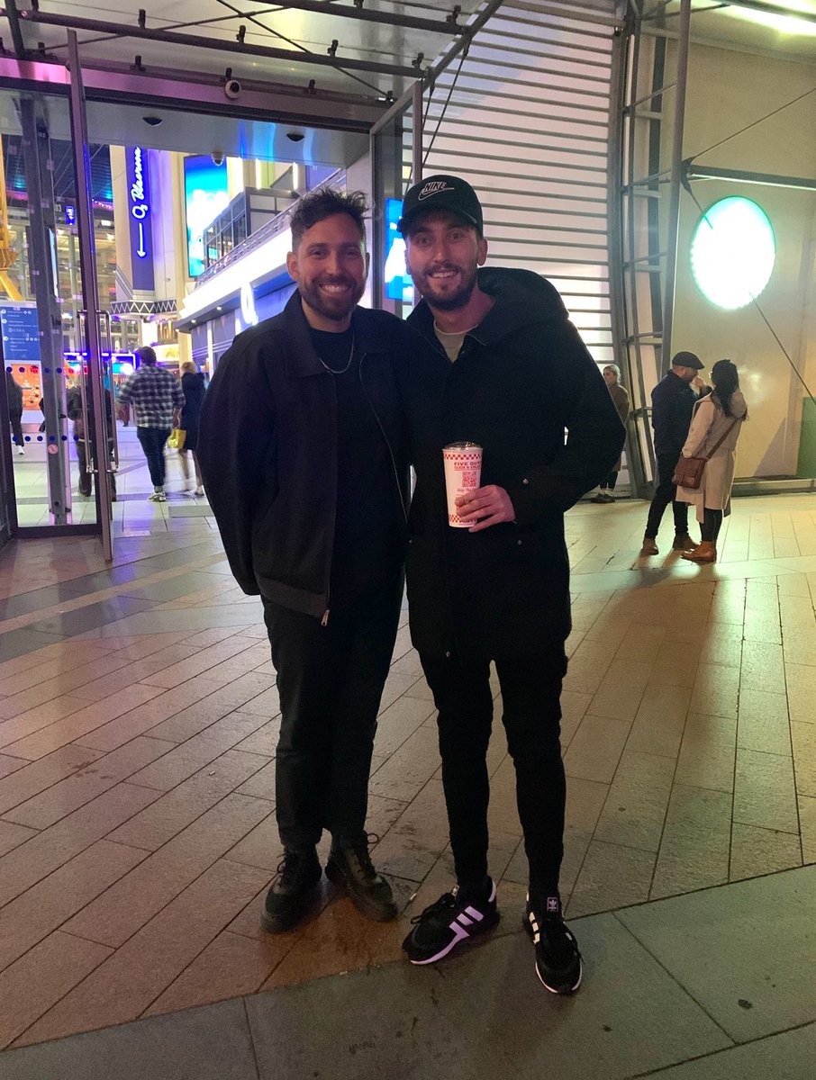 samleighton9's tweet photo. @joshmeatsix Slam Dunk sorted. Any chance of ‘Jaws On The Floor’ getting a spin 😉 https://t.co/EUkPDvLBfS