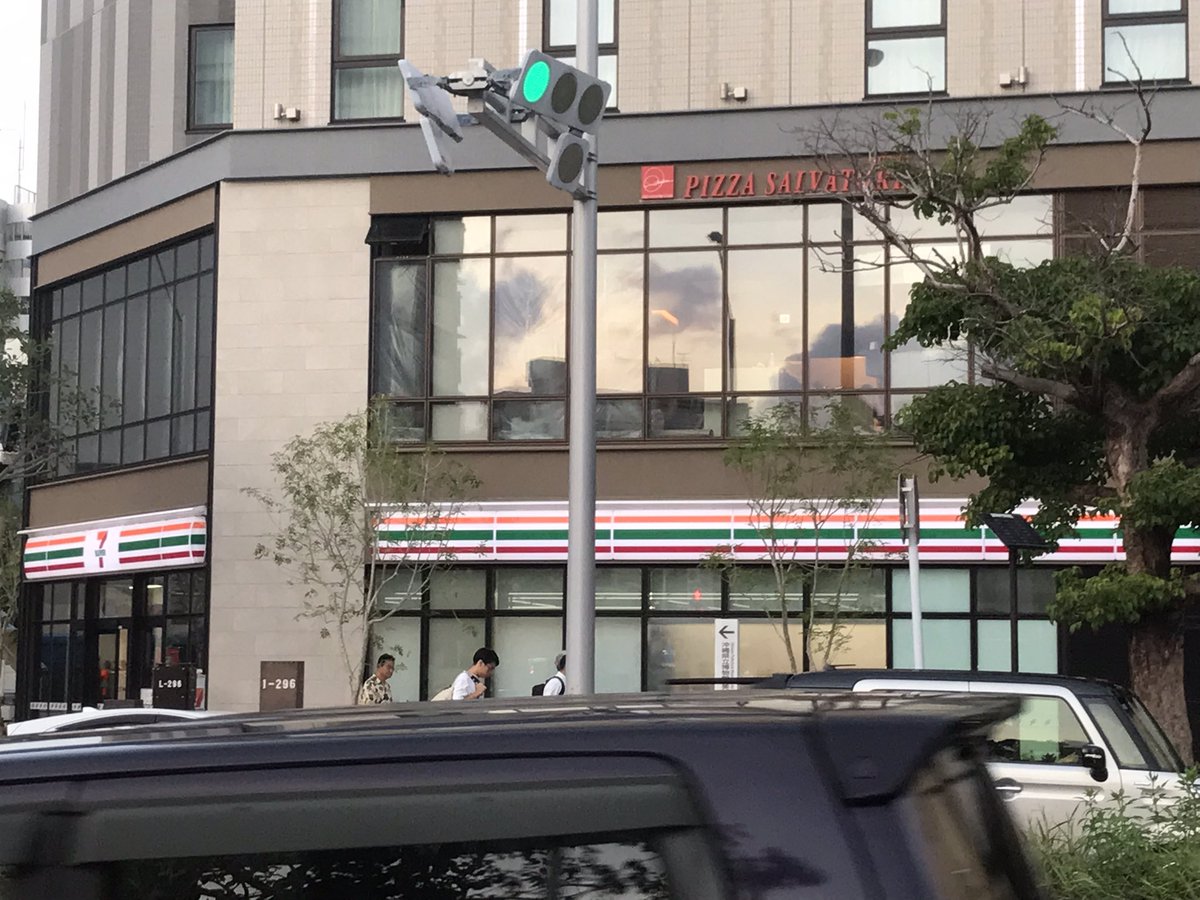 rWBs6HErYkXpRVR's tweet image. #PIZZ     
 #SALVATORE  CUOMO
セブン-イレブンDR那覇おもろまちプレミア店の上にPIZZ 店が出来るオープンはいつだろう？気になる‥