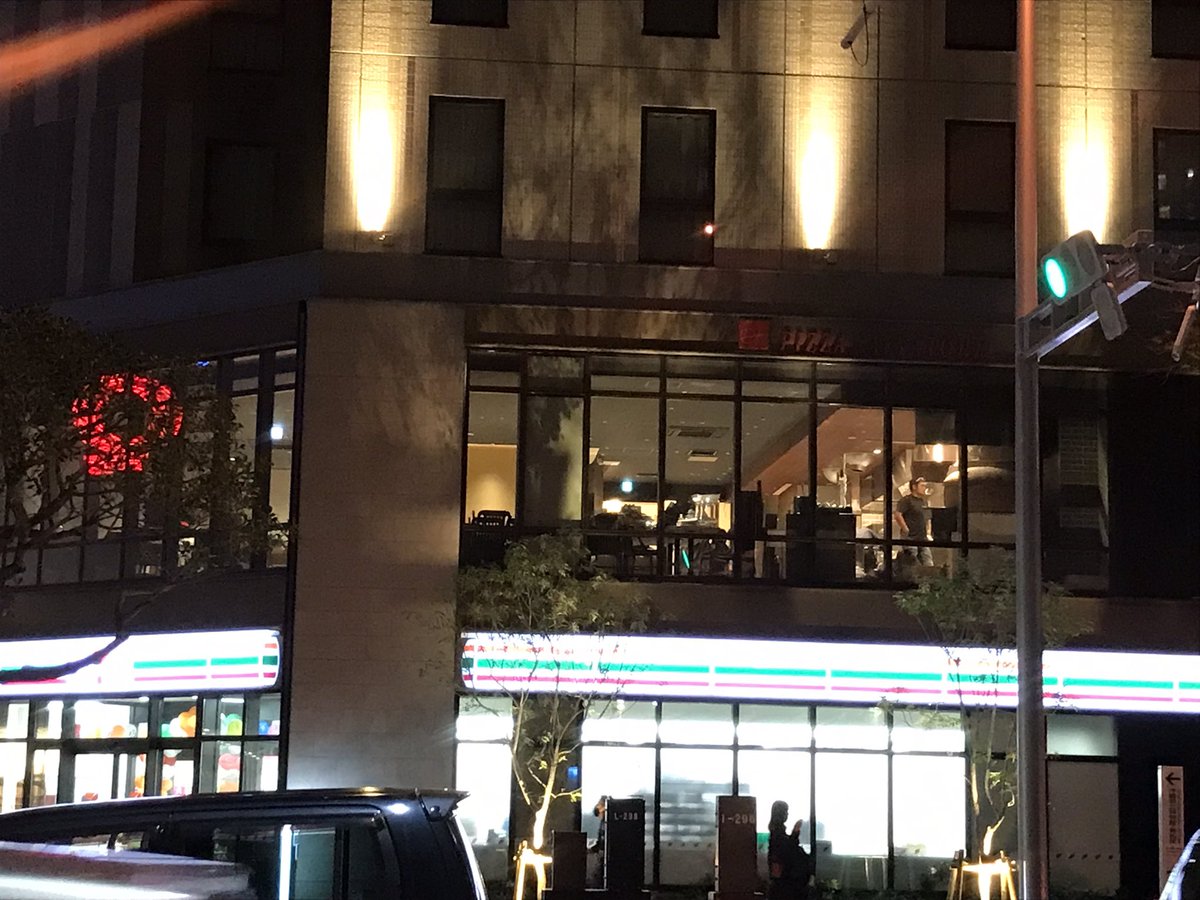 rWBs6HErYkXpRVR's tweet image. #PIZZ     
 #SALVATORE  CUOMO
セブン-イレブンDR那覇おもろまちプレミア店の上にPIZZ 店が出来るオープンはいつだろう？気になる‥