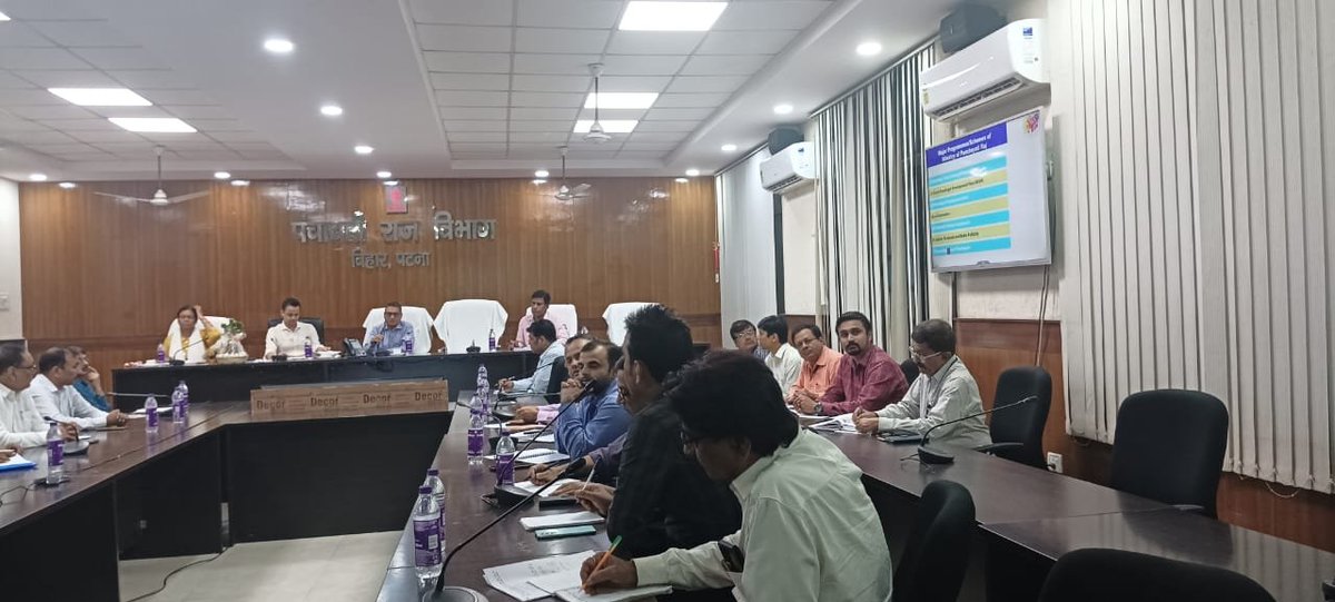 mopr_goi's tweet photo. Addl Secretary #MoPR also reviewed the status of Unspent Balance under #BRGF and requested to submit UC on priority basis. Review meeting was attended by Shri Anand Sharma, Director and officials of @PRD_BIHAR, all #DDCs &amp; #DPROs and Nodal Officers handling #PMVishwakarma Scheme. https://t.co/9faDkXf6sA