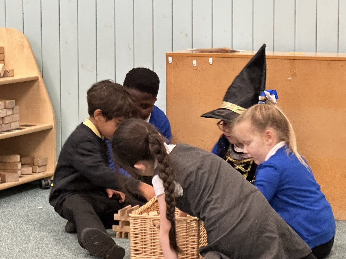 P1/2 had a lovely morning reading learning with our friends.