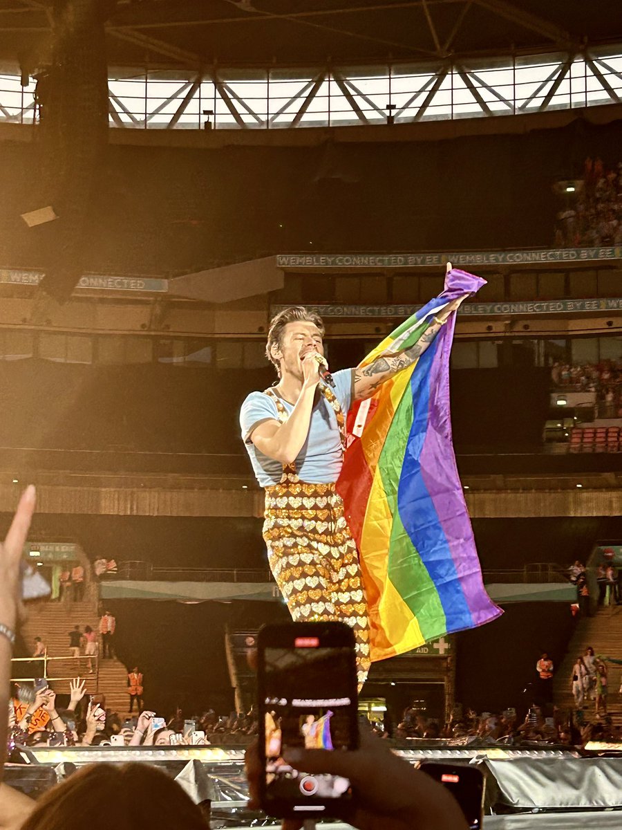 1d_millie's tweet photo. The way I have to remind myself every couple of days that I TOOK THESE PHOTOS is crazy 🥺🩷 https://t.co/FEpul9pAOP