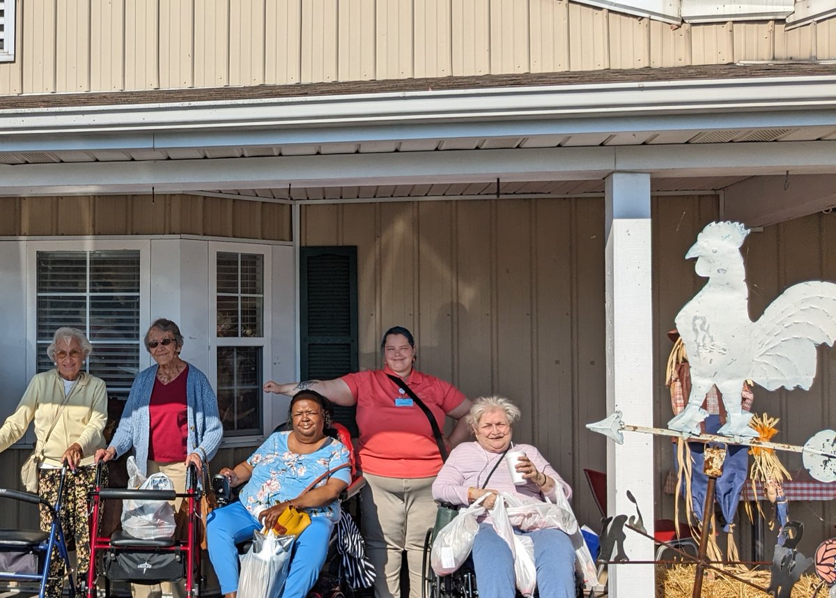 ViennaSprings's tweet photo. Thank you Lovely's Farm Market and Bakery for a fun afternoon of shopping and fall treats! We explored the store, drank apple cider slushies, and brought home loads of goodies. We can't wait for our next visit! #ViennaWaitsForYou #TrilogyLiving https://t.co/uEN6nJRSmH
