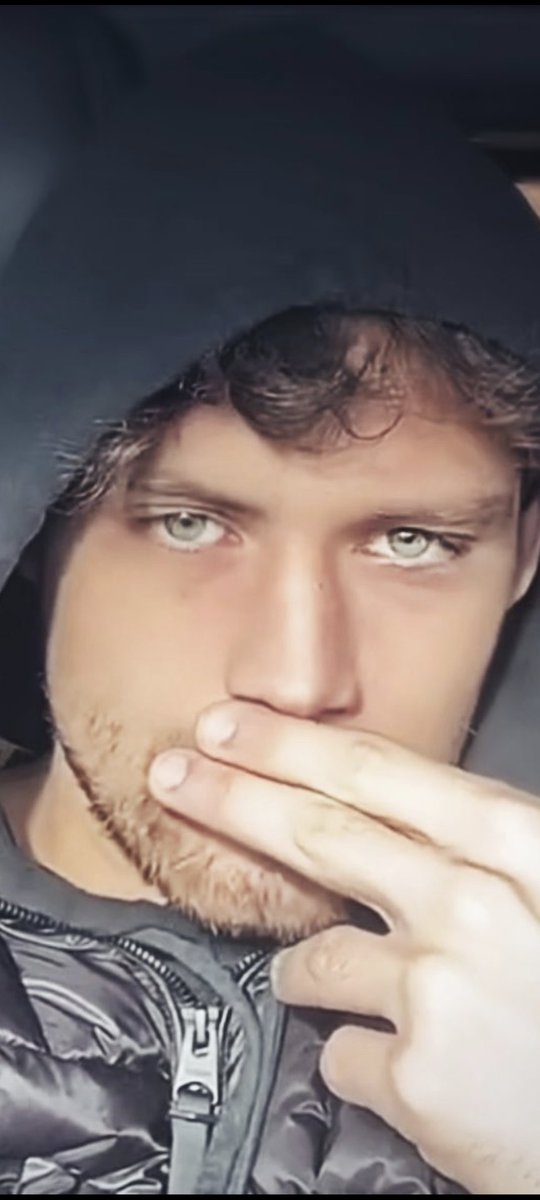 obwlover_maree's tweet image. It blows my mind that these two pictures are the same person.  He is something special.#modelmaterial