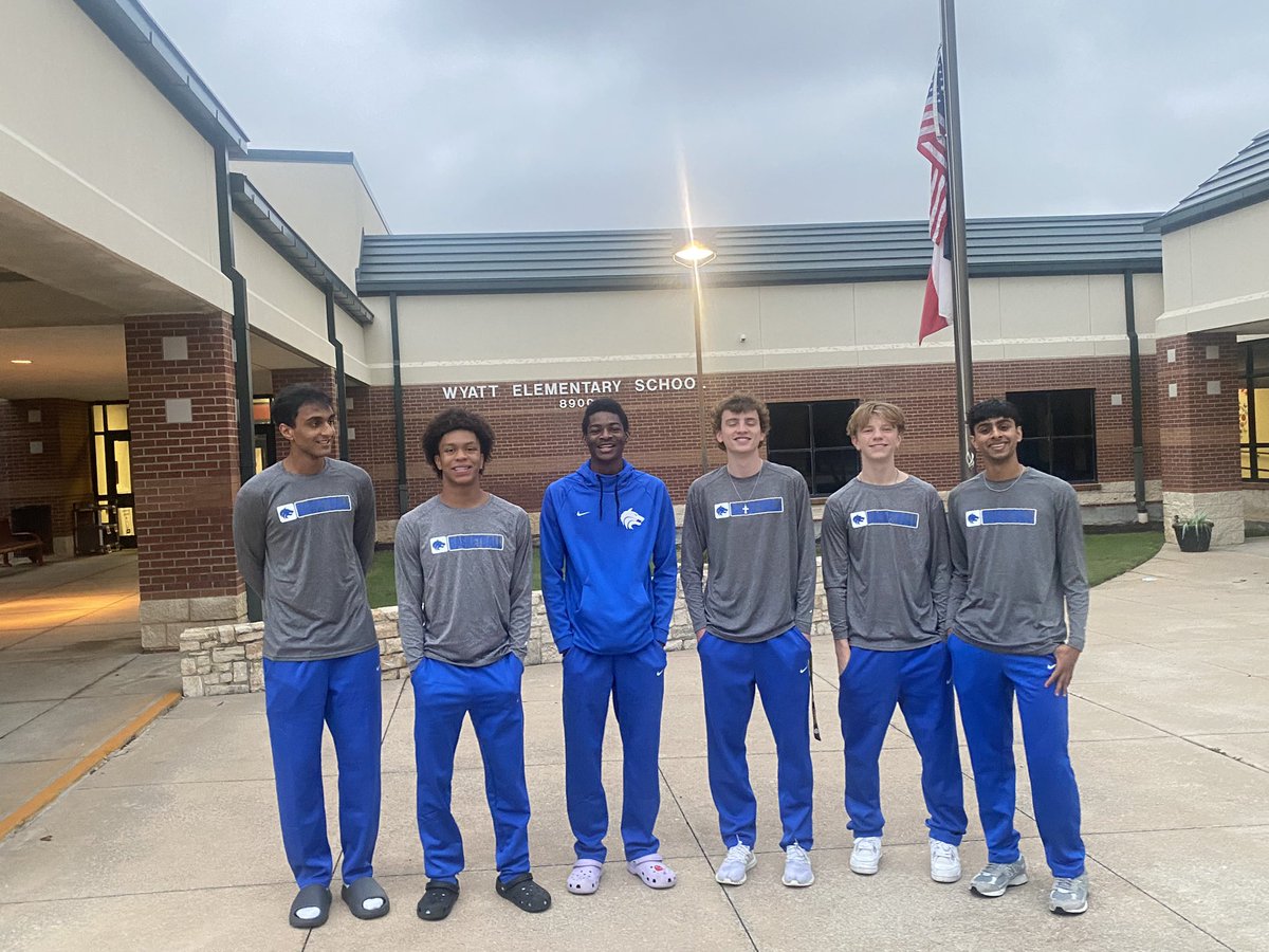 Coach_Mc's tweet photo. @BballPlanoWest out this morning @ Wyatt elementary @PISDAthDept @Plano_Schools &amp; yesterday @ Barksdale #323Wolves https://t.co/5f1wzK8Xw5