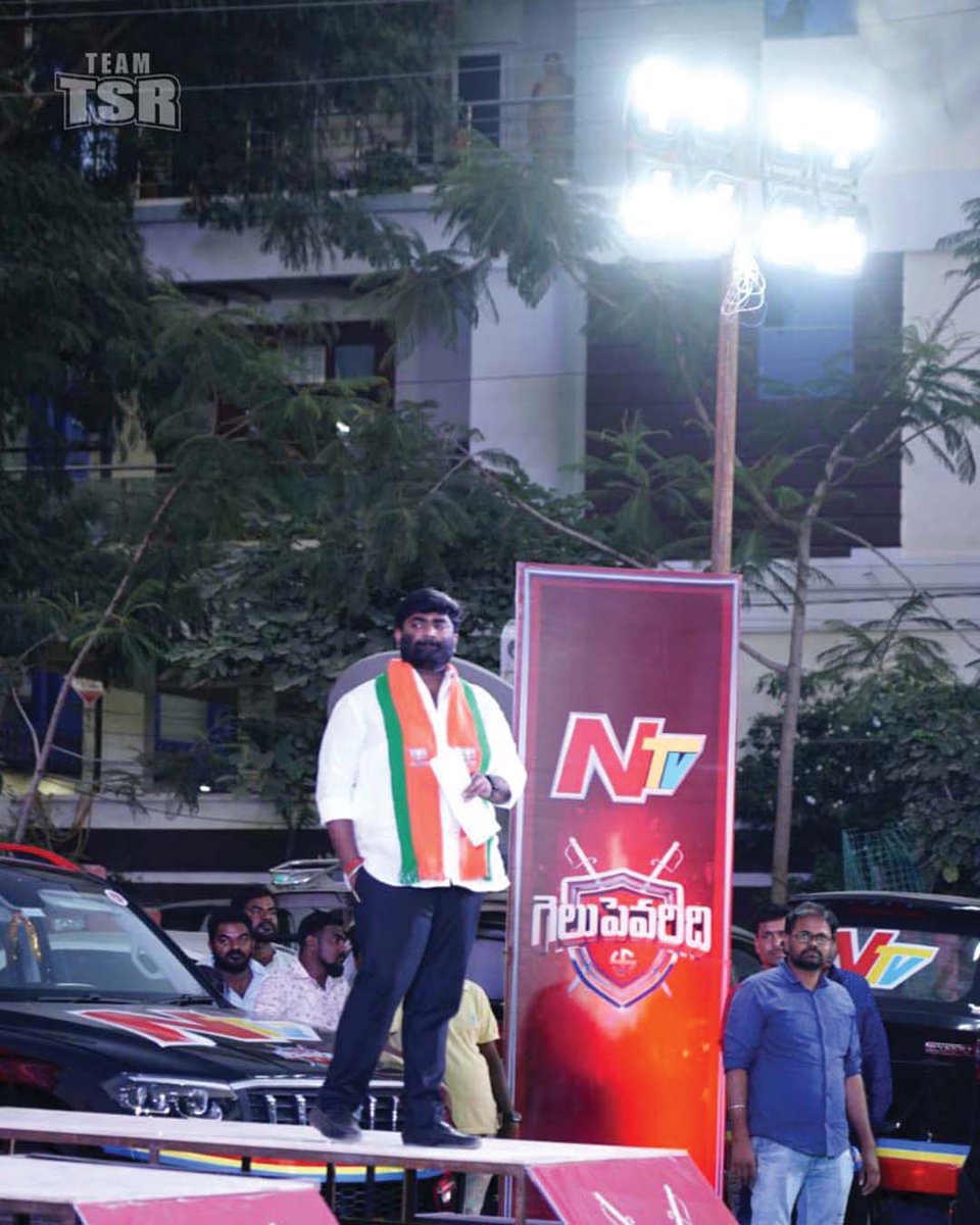 TSR4BJPIndia's tweet photo. రాజేంద్రనగర్ నియోజకవర్గం తాజా రాజకీయాలపై #NTV నిర్వహిస్తున్నగెలుపెవరిది కార్యక్రమంలో పాల్గొనడం జరిగింది
#Gelupevaridi #NTVNews #NTVLive #Thokalasrinivasreddy #BJP4IND #TeamTSR #TelanganaPolitics #bjpindia #bjp #BJP4IND #youth #RajendraNagar #bjpparty #BJP4Telangana #Hyderabad https://t.co/8h8omsLMGY