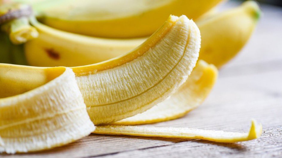 QGdoPOP's tweet photo. 🚨 Cientistas alertam que a banana pode ser extinta devido a um surto de fungos que está destruindo a fruta. Sentirão falta? https://t.co/7mNNyY5L6Y