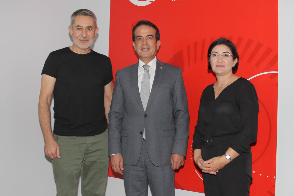EserCafer's tweet photo. Antalya Ticaret Borsası  Yönetim Kurulu Başkanı Sn.@alicandir  ile 2 Kasım tarihinde sizin oraların nesi meşhur sloganıyla düzenlecek olan YÖREX vesilesiyle bir araya geldik.  Antalya markası  haline gelen fuar için geri sayım başladı. Nazik ziyareti için teşekkür ederiz https://t.co/DqPbOjmFSK