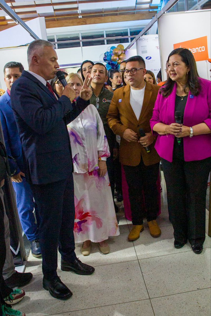 4Freddy23's tweet photo. Desde el Hotel Humboldt, en el Waraira Repano, la Alcaldesa @gestionperfecta junto a @Nahumfernandezm y el Min. @AliErnesto32, fue inaugurada la 1era Expo Feria Turística Caracas.

Del #26Oct al #28Oct. ¡Asiste! 🇻🇪

#DiálogoConvivenciaYPaz ☮️ https://t.co/hXh8sRv1uF