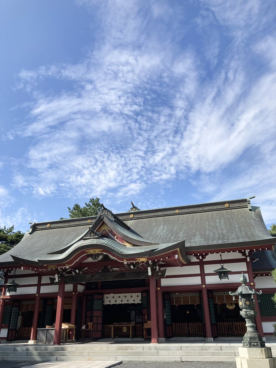 yk_art1's tweet photo. 朝方道を尋ねてきた方、今から氣比神宮へお参りとの事。午前中青空のとても綺麗な天気でしたが、午後から雨ですとお伝え。天気の良い内に参拝出来て良かったです⛩️氣比さんも喜んでるでしょう☀️✨
#氣比神宮 #氣比さん #敦賀市 #北陸新幹線敦賀駅開業 #来春 #福井県 #hukui #tsuruga https://t.co/TrOLmusJ9G