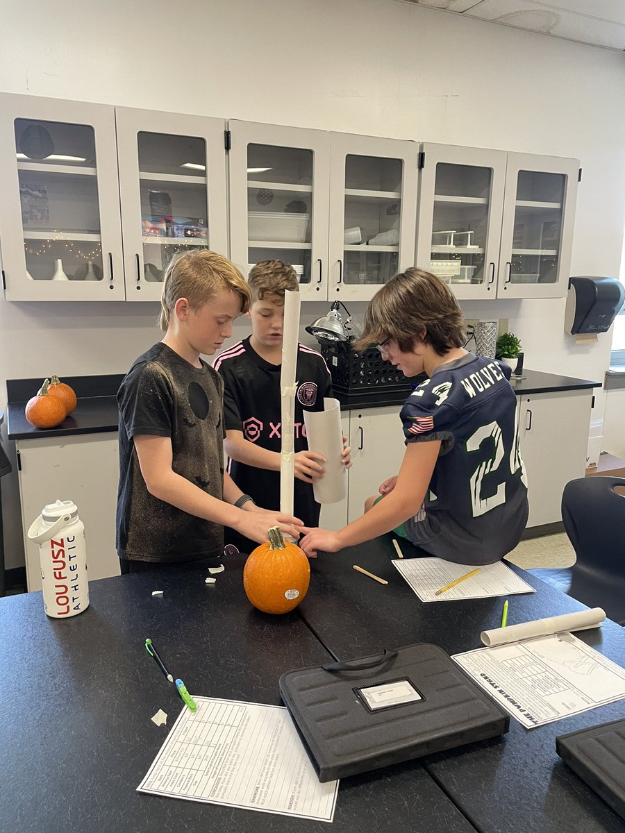 MannerClass's tweet image. Pumpkin STEM Challenge! Build the tallest pumpkin stand for the cheapest price. #teamwork #WeAreWentzville @WSMSwolves
