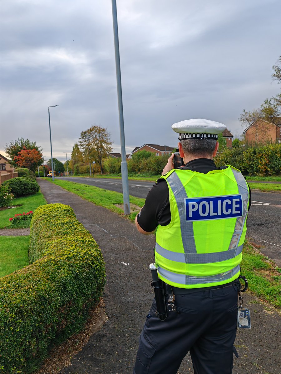 PSOSNAyrshire's tweet photo. Officers from Kilwinning LPT and @PSOSRoads #AyrshireRP were working together as part of the National Speeding Campaign. As a result, three drivers were issued with FPNs. Multiple RTA offences and MDA offences were also detected
#NationalSpeedingCampaign #SpeedChecks ๐ https://t.co/BBI1ubdaYu