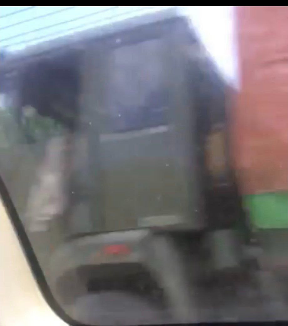 zawmoethant71's tweet photo. A convoy of more than 100 tarpaulin-covered military vehicles of #SAC, which coming from #MeikHtiar_ThaSi_KaLaw to reinforce their forces in N/Shan state has passed #AungPan town & arrived at #Pintaya_RakSauk_NungCho.
https://t.co/Chld83oH2p
#2023Oct27Coup
#HelpMyanmarIDPs https://t.co/8gKj8yTaHU