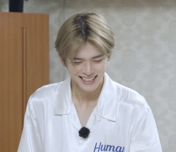 BeastCrypto_678's tweet photo. he’s so handsome🤍

#ASAHI #아사히 #TREASURE #트레저 https://t.co/emk9CHIO0t