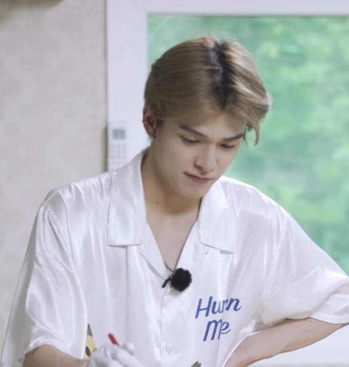 BeastCrypto_678's tweet photo. he’s so handsome🤍

#ASAHI #아사히 #TREASURE #트레저 https://t.co/emk9CHIO0t