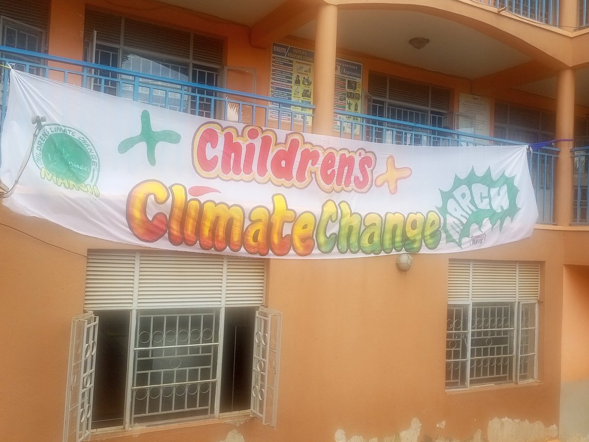ClimateTalksUg's tweet photo. Encouraging schools to get involved with climate change talks helps in behavioral change of these  children in addressing  #climate change challenges. Well done @littlehandsgogreen
#ChildrensAction
#ClimateActionNow https://t.co/gZKQ1W8lFt