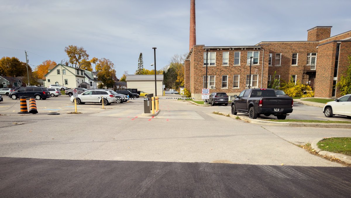 𝗪𝗲𝘀𝘁 𝗦𝘁𝗿𝗲𝗲𝘁 𝗖𝗼𝗻𝘀𝘁𝗿𝘂𝗰𝘁𝗶𝗼𝗻 𝗡𝗲𝘄𝘀 

We are excited to announce that the West Street road construction project in Simcoe has entered its final stages. This means that the West Street parking lot entrance is once again accessible.