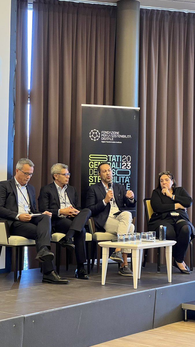 “Il modello giusto sarebbe quello di avere una forma ibrida in cui il servizio al territorio è erogato da Privati ma indirizzato dalle Istituzioni per il benessere collettivo.” 

Francesco Castanò, Comitato Organizzatore <a href="/DigiTInst/">Fondazione per la Sostenibilità Digitale</a> e Vice Direttore Generale <a href="/ACI_Italia/">ACI</a> #SGSD23