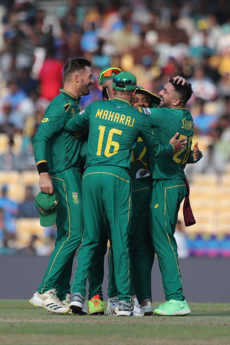 SA 67/2 after first powerplay It's still 70% for south Africa to win from here. Pakistan spinners need to bowl their best to win today's game. #CWC23 #SAvsPAK #PAKvsSA