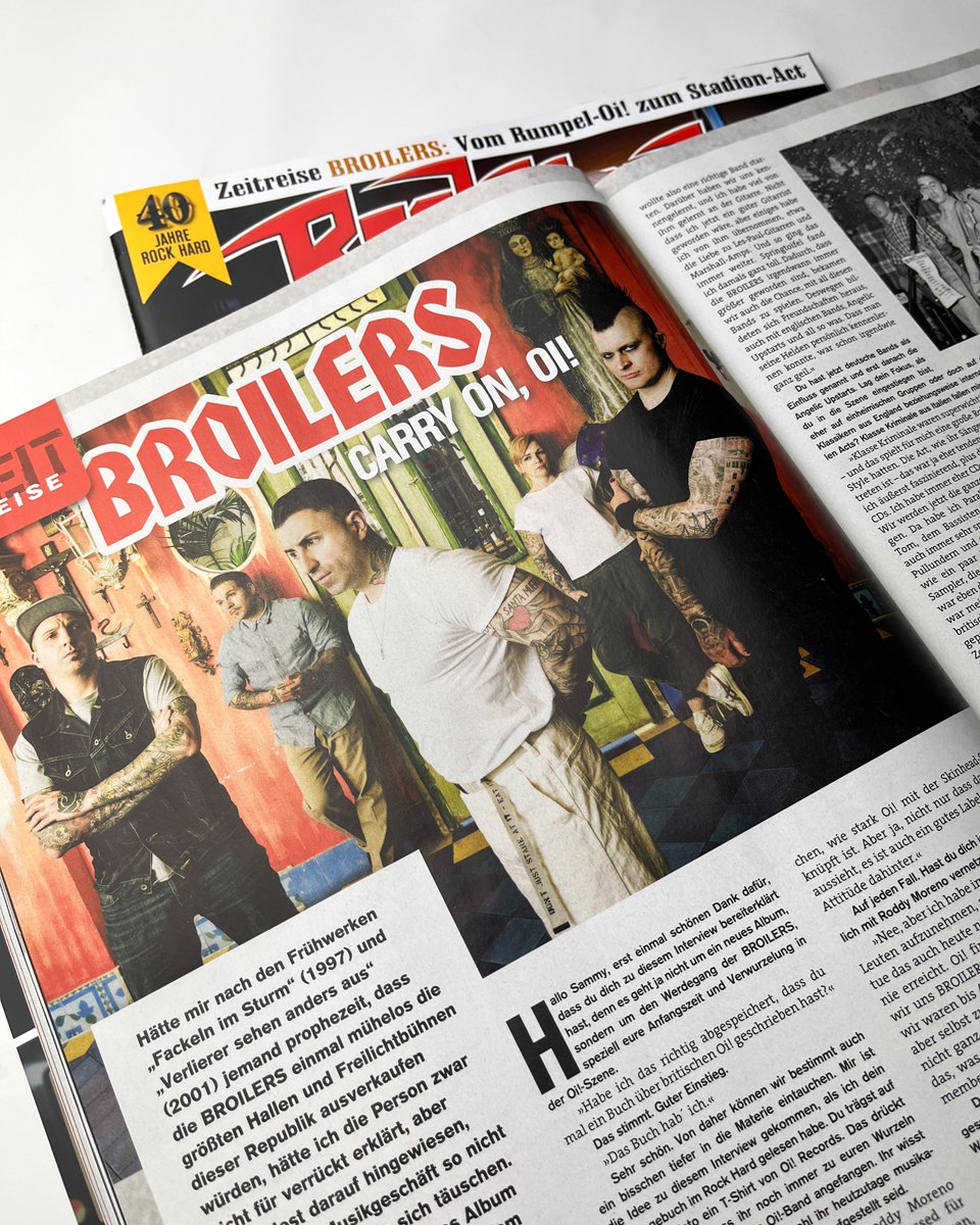 Im neuen #RockHard-Magazin gibt´s unter dem Motto „Vom Rumpel-Oi! zum Stadion-Act“ eine großartige Zeitreise auf vier Seiten mit den #Broilers. Das Heft gibt´s überall, wo es Zeitschriften gibt.