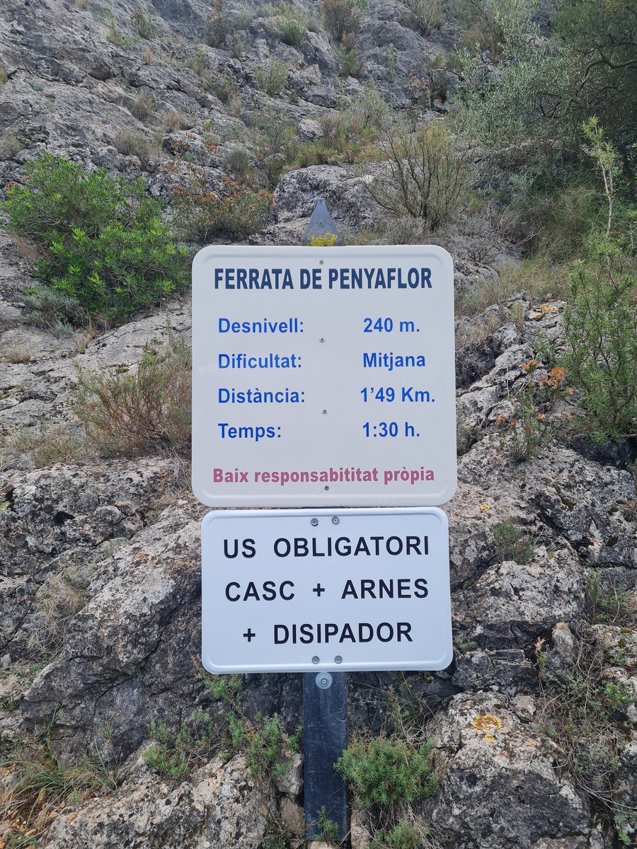 Ivan_Waka's tweet photo. Al matí he fet la via ferrada de Penyaflor, al terme de Els Reguers, Tarragona, segona vegada que la faig i molt bonica. #ViaFerrada https://t.co/sTeOR8jCHh