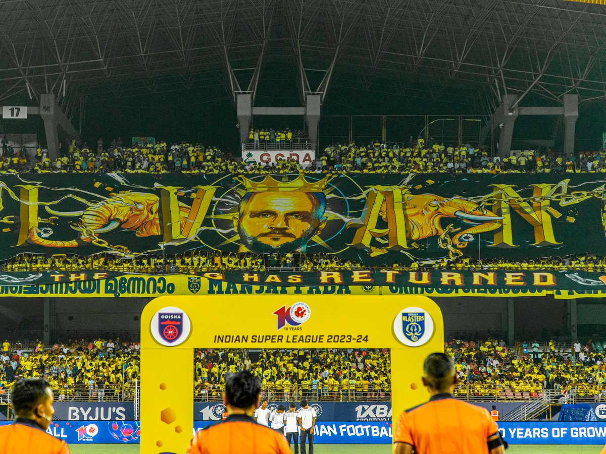 KeralaBlasters's tweet image. A crafting spectacle 🤩 🎨

Our Aashan&apos;s return was made even more special with this masterpiece from @kbfc_manjappada 💛

#KBFCOFC #KBFC #KeralaBlasters