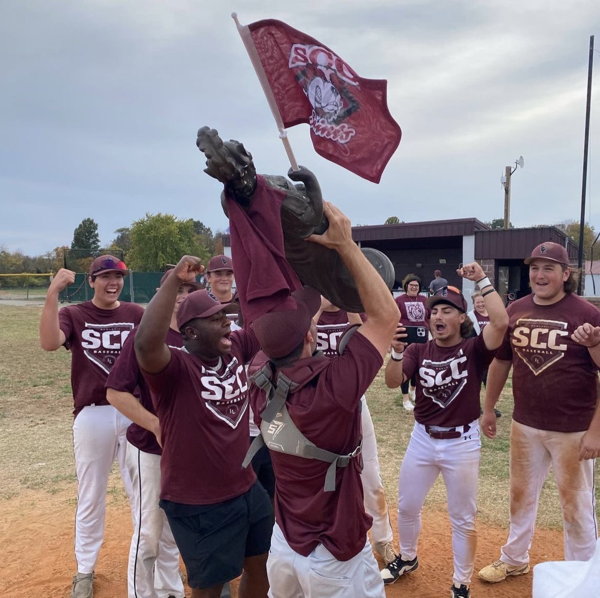 ShawneeSaintsBB's tweet photo. Delvon Dawgs win the first annual Saints World Series! 
Big wins lead to big trophies #GoSaints https://t.co/NZPY5o2dyA