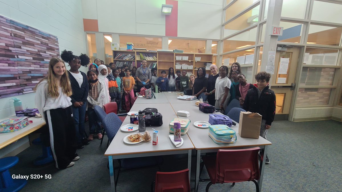 Aujourd’hui, nous avons célébré nos élèves <a href="/CDJ_Viamonde/">Carrefour des jeunes</a> responsables du programme PALS .Nous sommes fières de vous!! Vous avez su planifier et diriger de façon sécuritaire des activités amusantes dans la cour de l’école.