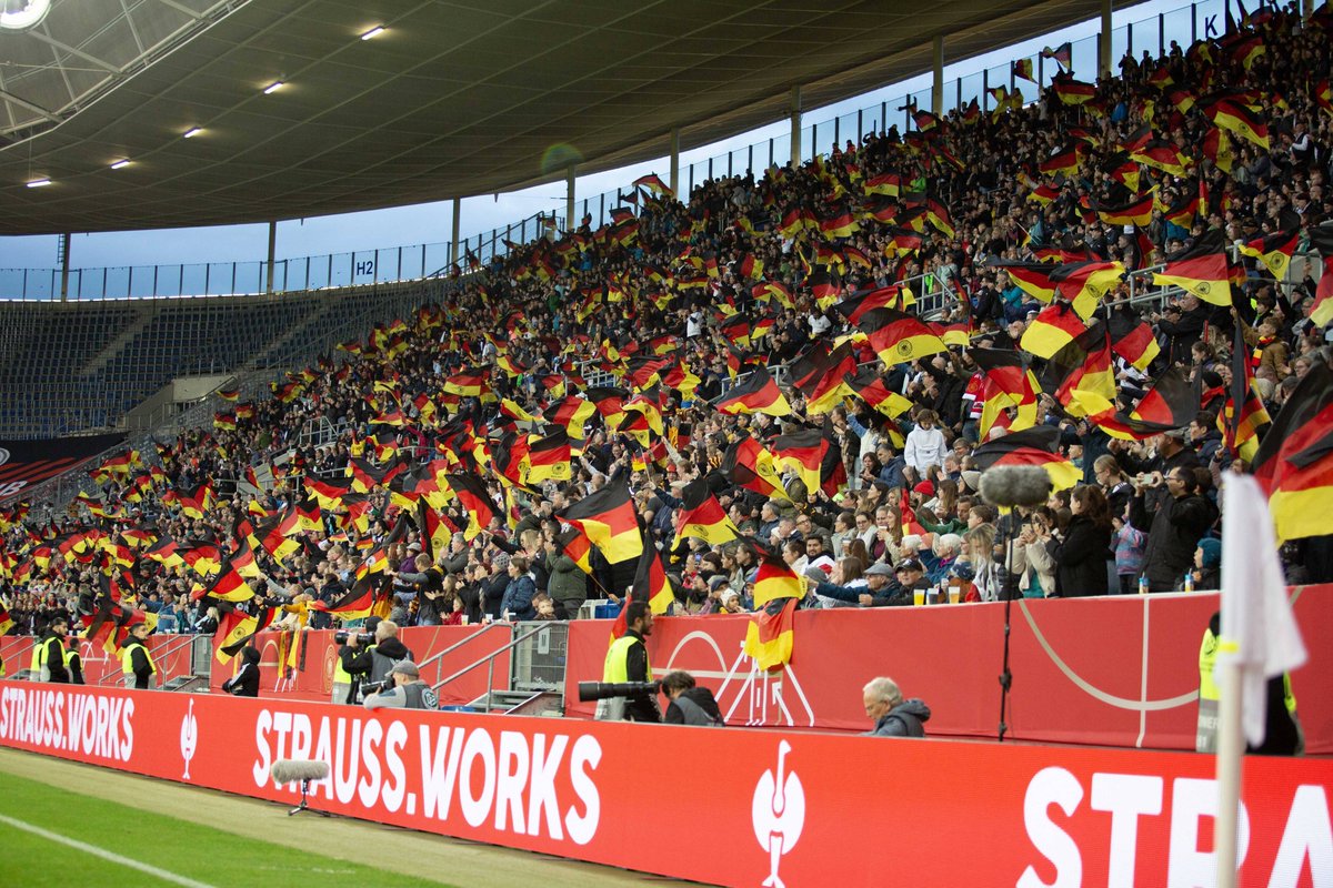 DFB_Frauen's tweet photo. WHAT A CROWD! 😍 Danke, Sinsheim!
WIR #IMTEAM 🇩🇪 #GERWAL
📸 imago, DFB/Sofieke van Bilsen https://t.co/Zavyy1Bvcb