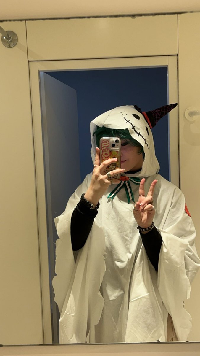sillyizu's tweet photo. going to a halloween concert tonight dressed up as Halloween Deku :D https://t.co/3O65Y4QX7i