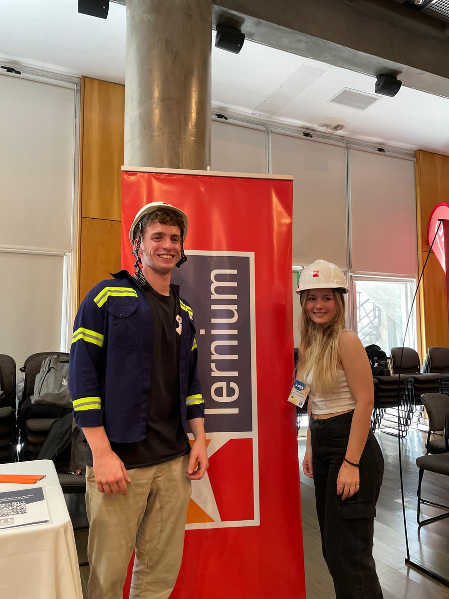 TerniumArg's tweet photo. Estamos participando de la Jornada de Estudiantes de Ingeniería Industrial de Rosario que se está desarrollando en @ucasederosario. Ariel Segade, Commercial Coordination Manager, lleva adelante un Taller de Negociación. https://t.co/O5Kdt89Jzx