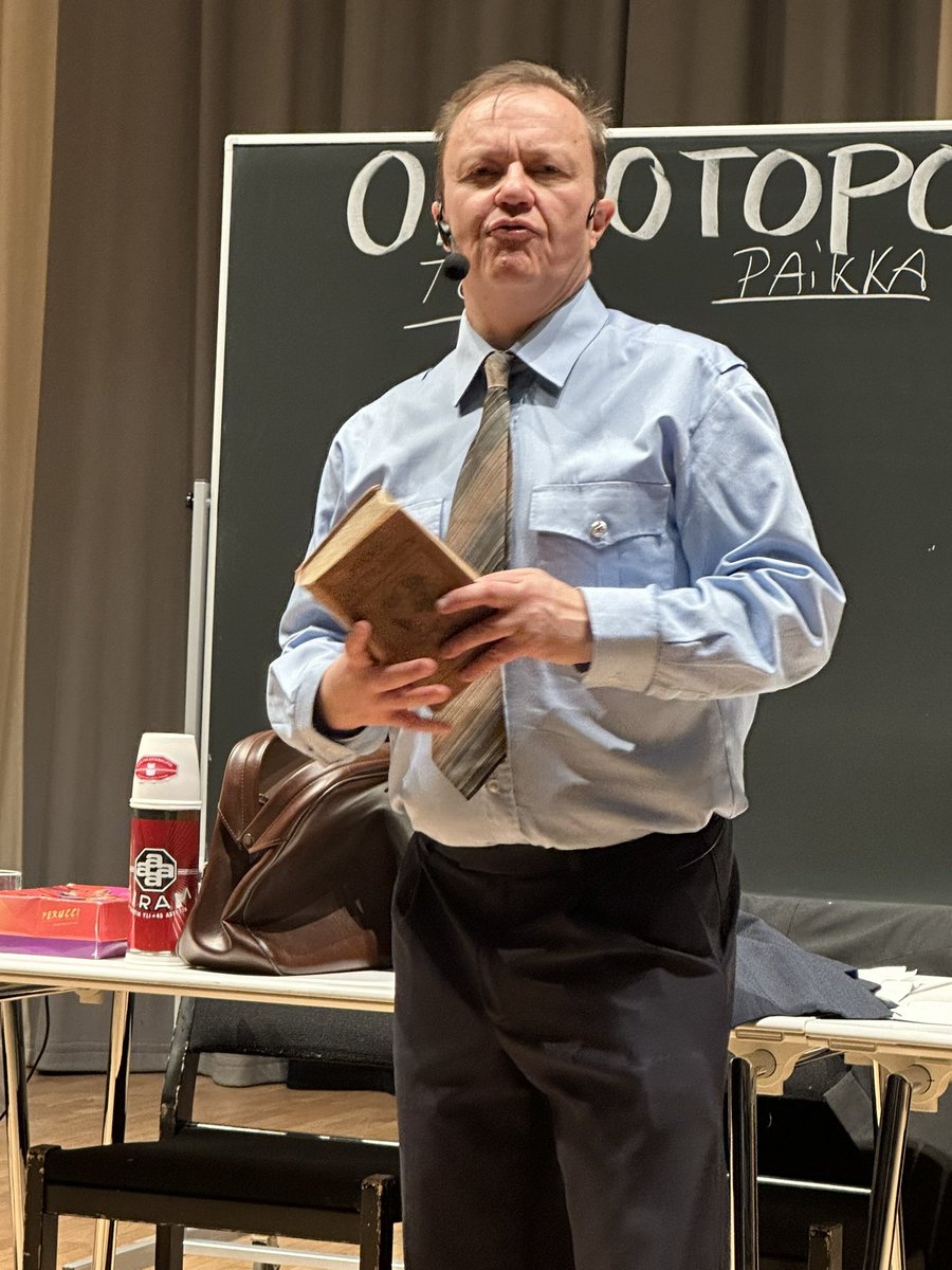 Mainio aloitus viikonlopulle ortotopologian alkeiden parissa. Carelia-salillinen <a href="/UniEastFinland/">University of Eastern Finland</a> henkilöstöä ja alumneja saivat oivan muistutuksen siitä, että on vain totuus ja vastatotuus ja niiden välillä joko-tai.