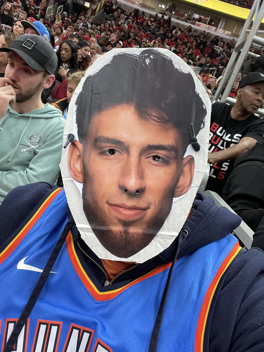 ChubbyChet's tweet photo. @ChetHolmgren, my highlights watching you ball:

1) I think your uncle came to wanting to take a photo with your parents. Sucks we couldn’t make that happen 😓

2) Getting a penny thrown at me after I let ‘em know a little too hard who hit that late 3.

Keep betting on yourself💪 https://t.co/nz7CXKdYwp