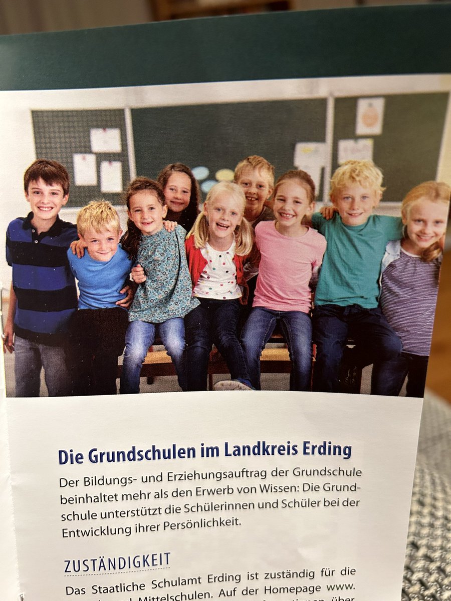 Willkommen in der Grundschule im Landkreis Erding, wo anscheinend keine migrantisch gelesenen Kinder vorkommen…