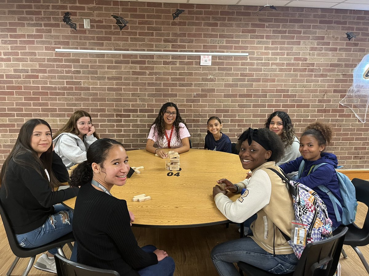 It’s all smiles when The Colony PALS are around😊🥳🎉! <a href="/TheColonyHS/">The Colony HS</a> <a href="/LakeviewMS/">Lakeview MS</a> <a href="/LVMSCOUNSELORS/">Lakeview Middle School Counselors</a>