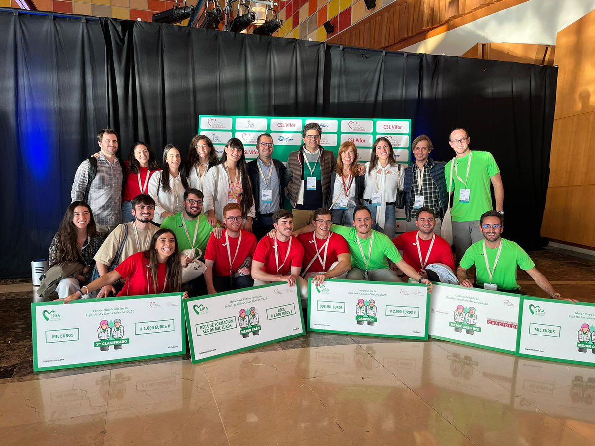 Cardio_HURS's tweet photo. Enhorabuena a nuestros residentes senior por su primer puesto en la Liga de casos de @secardiologia 🏆 y también al equipo jr por su 🥉! @CardioHULP no lo ha puesto nada fácil 💪🏻💪🏻 Magnífica labor organizativa de @JovenesSec https://t.co/mwDvb3GBIe