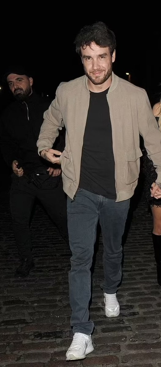 lpupdatemedia's tweet photo. 📷| Liam arriving at the PrettyLittleThing Halloween party in Soho on Thursday https://t.co/jPxYhNTT4p