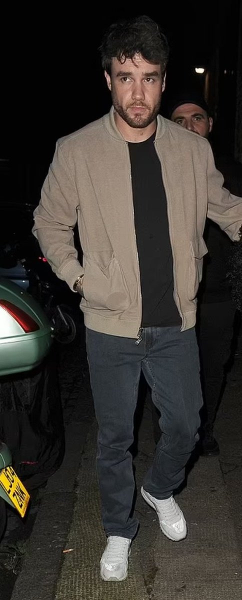 lpupdatemedia's tweet photo. 📷| Liam arriving at the PrettyLittleThing Halloween party in Soho on Thursday https://t.co/jPxYhNTT4p