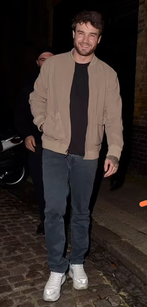 lpupdatemedia's tweet photo. 📷| Liam arriving at the PrettyLittleThing Halloween party in Soho on Thursday https://t.co/jPxYhNTT4p