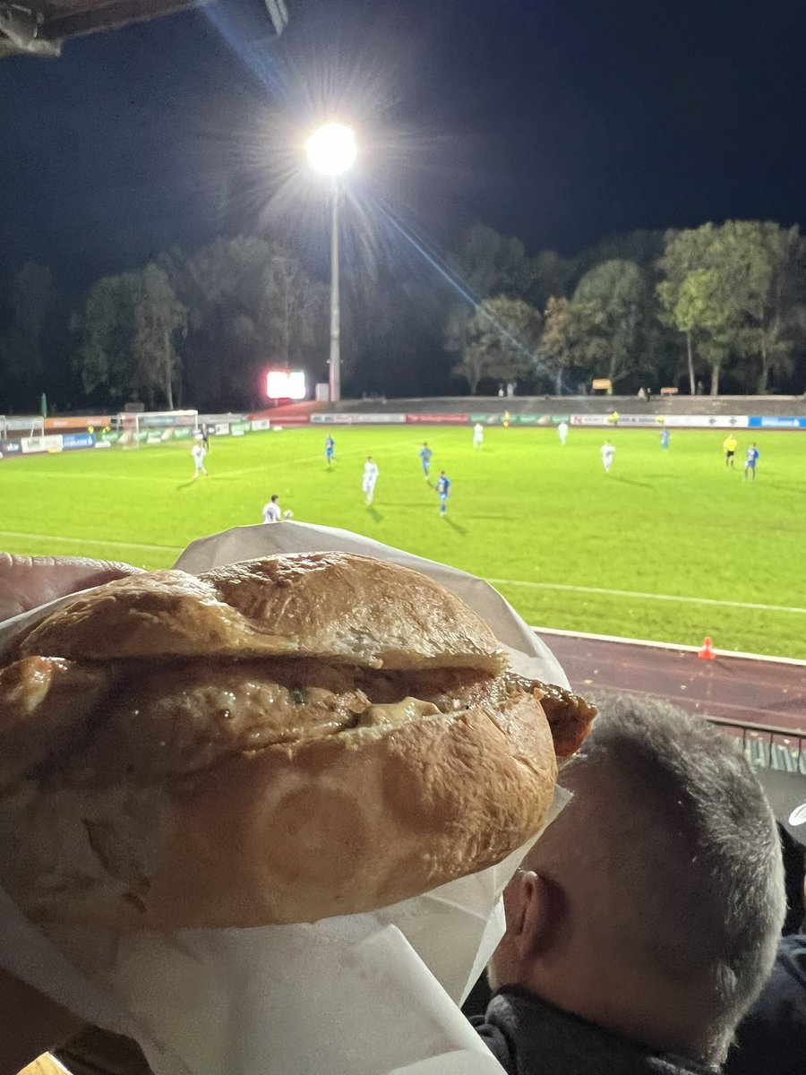 RanasTweets's tweet photo. Sehr lobend zu erwähnen übrigens die Zack-Zack aus der Kantine! Butterweich und sehr g‘schmackig! #fcdFAC #LigaZwa https://t.co/K0cEPV9tkz