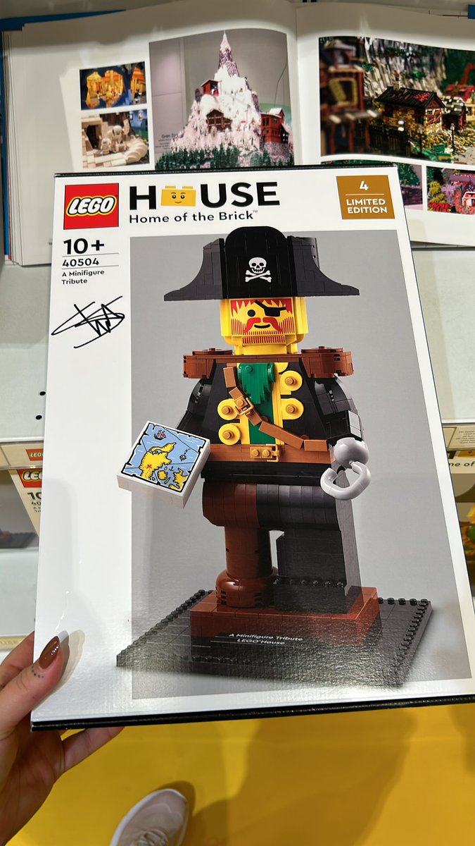 JodieParks93's tweet photo. Luckily managed to get a signed copy! @LEGO_Group https://t.co/J1SfvbtvOY