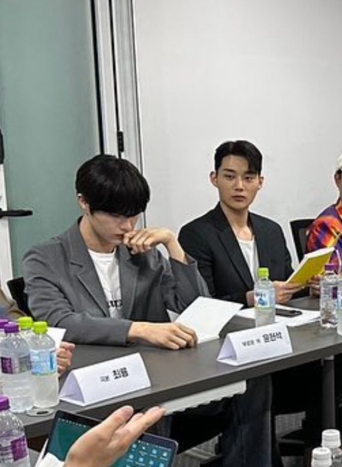 Gajevy_Chan's tweet photo. Hmm..
👀👀
Just maybe..if it is true,
Then we also have Hyunsuk acting with Ki hyun woo who acted in #JunandJun
No guarantees tho. https://t.co/bEFIC2Y5Ic