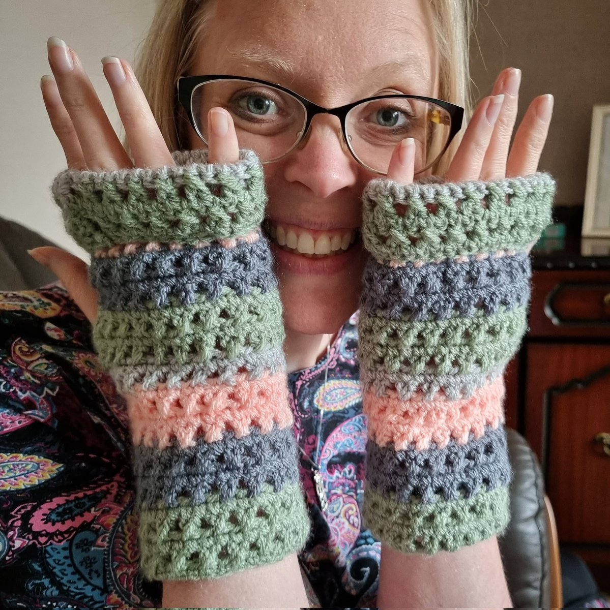 I challenged my Mother this morning to crochet me some fingerless gloves. Two hours later, she'd risen to it and exceeded expectations. 🤩🤣 xx #motherdaughter #crafting #crochet #crochetlove #gloves #fingerlessgloves #stripes #wool #woolcraft #challenge #expectations #warmhands