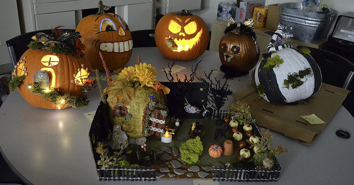 Acromag's tweet photo. 🎃🏈 Spooky Sports, Chili Cookoff, Cornbread, and Pumpkins, Oh My! Our Halloween event had it all – delicious chili, homemade cornbread, a pumpkin carving contest, and incredible prizes. Thanks to all who made it spooktacular! 👻 #ChiliCookoff  #PumpkinCarving #PrizesGalore https://t.co/vbLxbCYKti