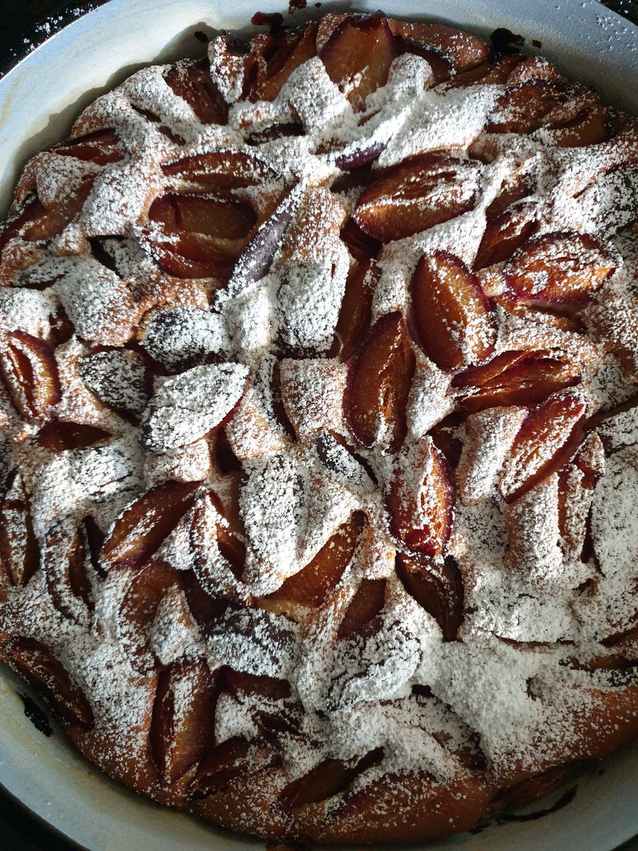 gagogogi1's tweet photo. Et dans la continuité le gâteau des "faulenzerin" (j'vais me pendre 🤪) #CommeJeVoudrai #PetakMetak #Tweete #Panurge https://t.co/iPjztO0RAw