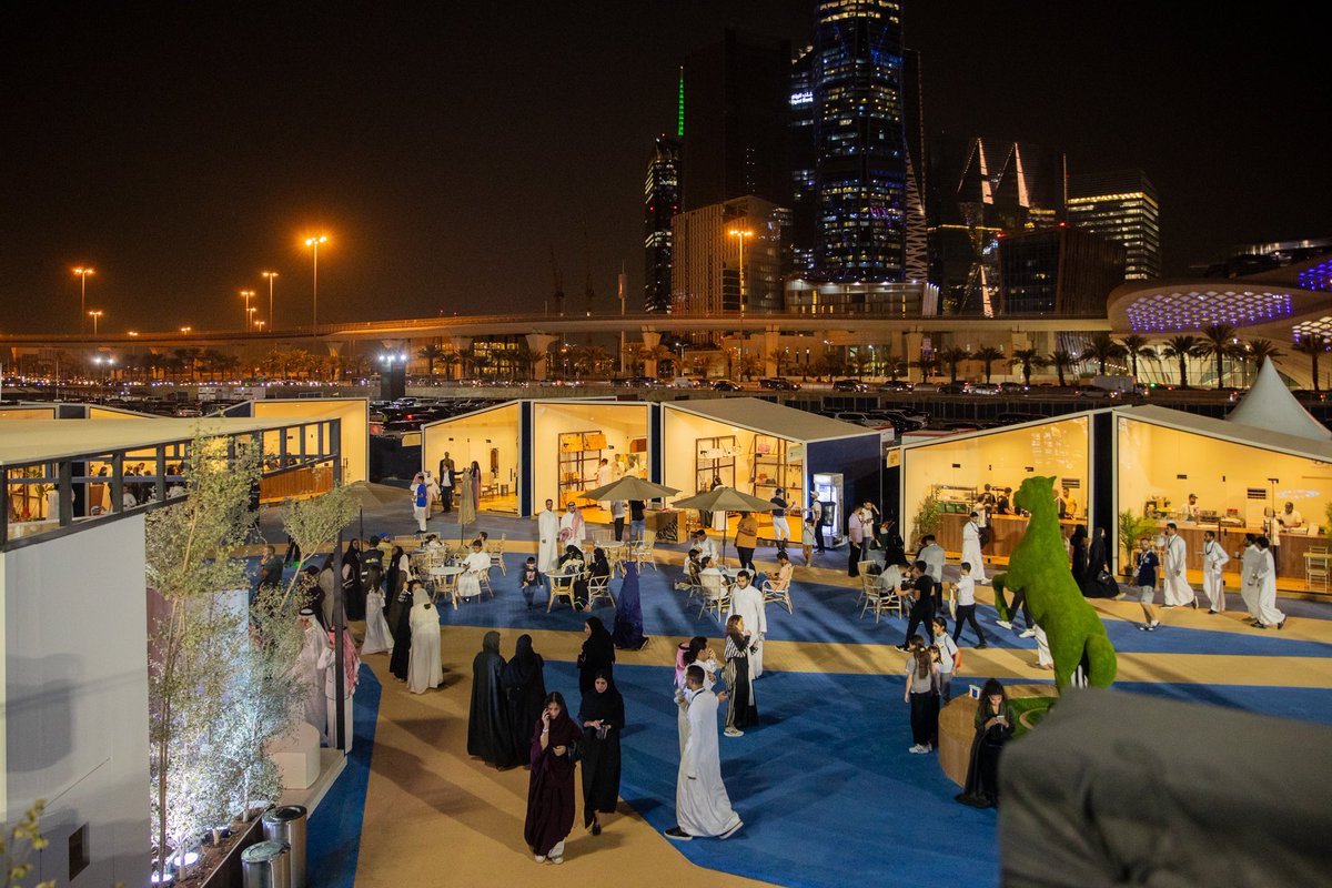 SAEFederation's tweet photo. أجواء ممتعة تملأ #بطولة_لونجين_العالمية لجميع أفراد العائلة ✨ 

#الاتحاد_السعودي_للفروسية 
#longinesGlobalChampionsTour #LGCTRiyadh #LGCTFinal #GlobalChampionLeague https://t.co/tsmN0e6kPK