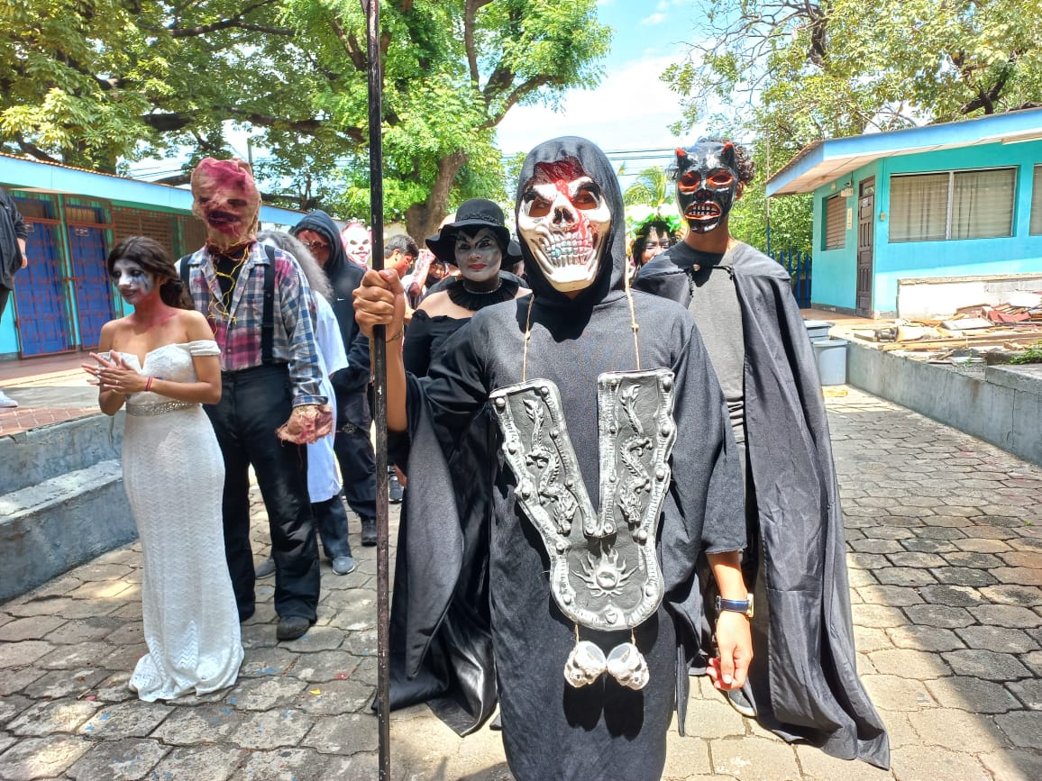 ct_hugochavez's tweet photo. 𝗠𝗶𝘁𝗼𝘀 𝘆 𝗟𝗲𝘆𝗲𝗻𝗱𝗮𝘀 🎭🎨 

✨️La comunidad educativa del Centro Tecnológico Cmdt. Hugo Chávez Frías, con mucha alegría celebró el Festival de los Agüizotes, ideario de nuestras tradiciones, donde se realizó un recorrido por los diferentes espacios.

#SoyTecNicaragua🇳🇮 https://t.co/Z4nNF6Fofj