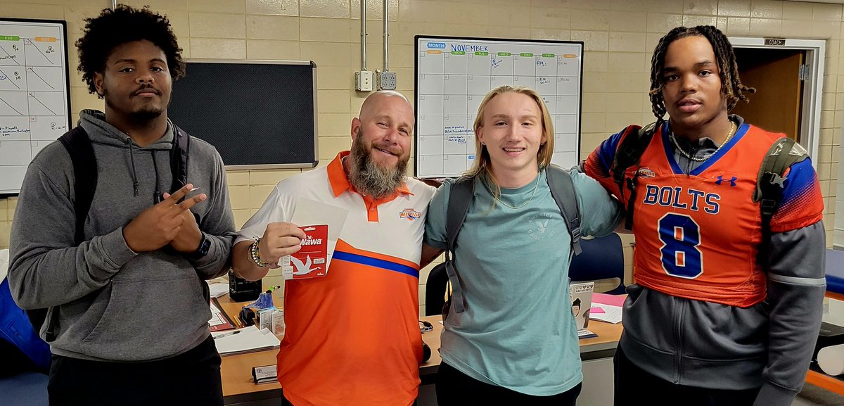 tbolthoops's tweet photo. Thank you @pdrtrainer for always taking great care of @TBoltAthletics student athletes. 🥎⚾️⚽️🏀🏈🎾🏑⛳️🥍 #NATA https://t.co/1VWAbt8mvS