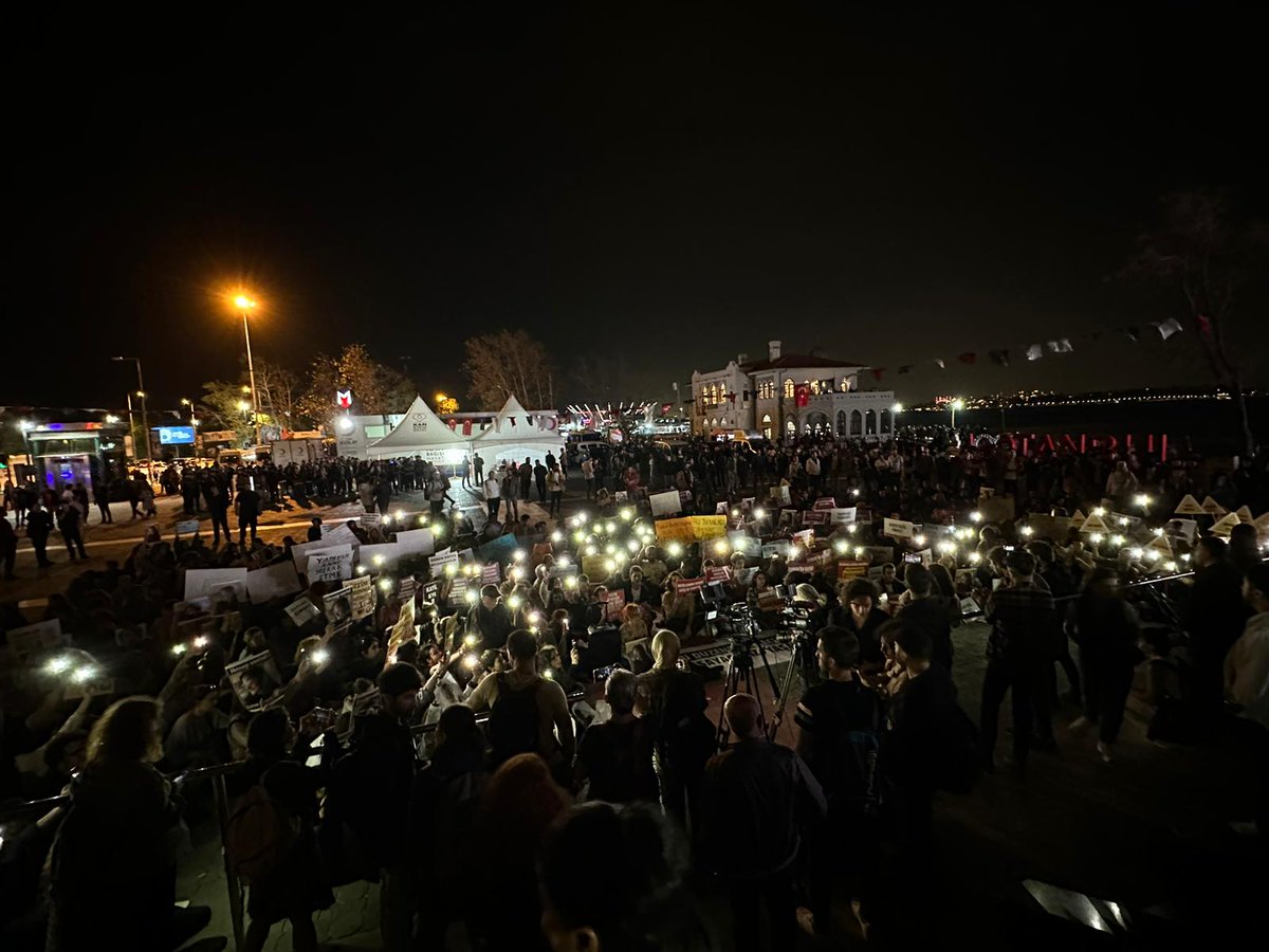taumeclis's tweet photo. Zeren'in, Enes'in, Resul'ün ve hayattan koparılan tüm öğrenci arkadaşlarımızın hesabını sormak için Kadıköy Rıhtım meydanındaydık. 

Arkadaşlarımızın sesi olmaya yurtlarda, üniversitelerde ve sokakta devam edeceğiz.

"Zeren'in katili saray rejimi!"
#KatilKYK
#ZerenErtaş https://t.co/bsKWtFo1p9